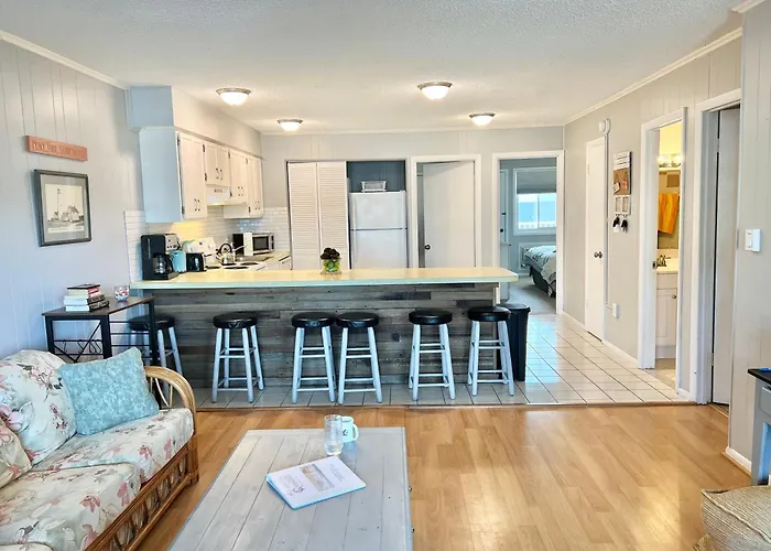 Spacious 3-bedroom Ocean Block In North Ocean Steps To The Holiday home *