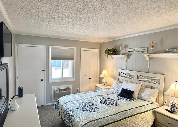 Spacious 3-bedroom Ocean Block In North Ocean Steps To The Holiday home